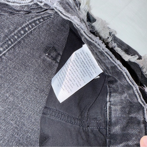 NWOT GOOD AMERICAN Women's Frayed Hem Jeans - Black - Picture 4 of 5